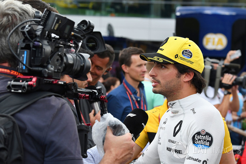Carlos Sainz Jr., Renault Sport F1, atiende a los medios