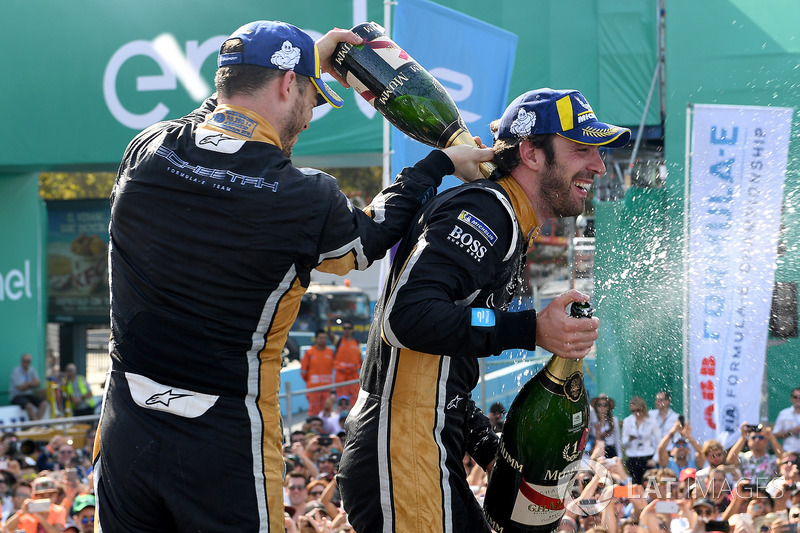 Andre Lotterer, Techeetah, Jean-Eric Vergne, Techeetah, aspergent le champagne sur le podium