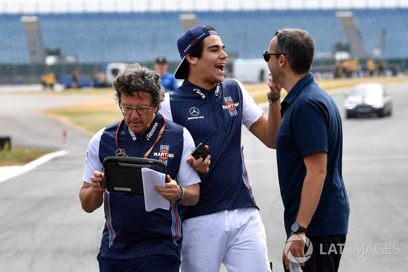 Lance Stroll, Williams, cammina lungo il circuito