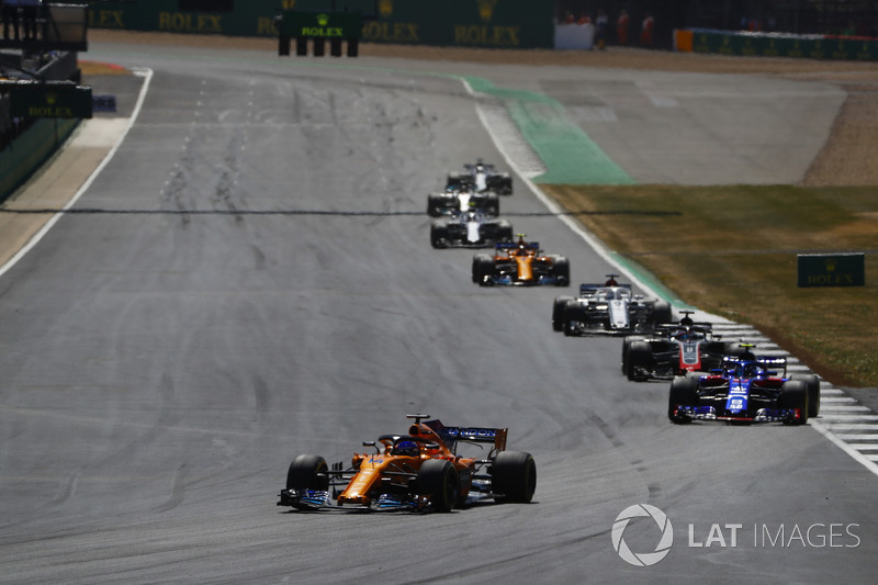 Fernando Alonso, McLaren MCL33, leads Pierre Gasly, Toro Rosso STR13, Romain Grosjean, Haas F1 Team VF-18, and Marcus Ericsson, Sauber C37