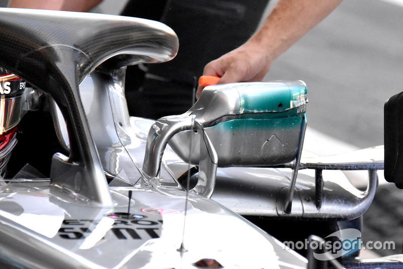 Зеркало заднего вида на Mercedes F1 W09 Льюиса Хэмилтона