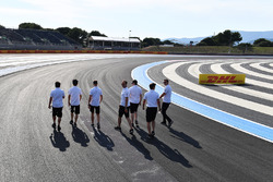 Stoffel Vandoorne, McLaren walks the track