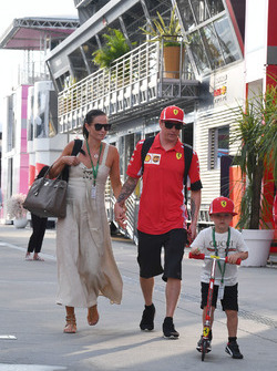 Kimi Raikkonen, Ferrari, con la moglie Minttu Virtanen e il figlio Robin Raikkonen