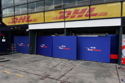 Scuderia Toro Rosso garage screens