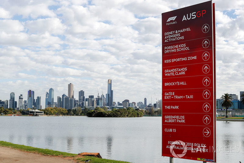 Segnaletica della Formula 1 che si affaccia su Melbourne, Australia