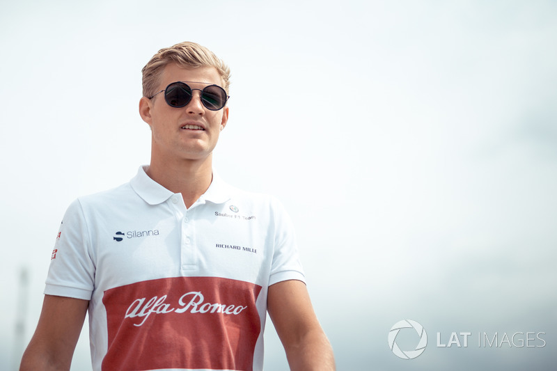 Marcus Ericsson, Sauber walks the track