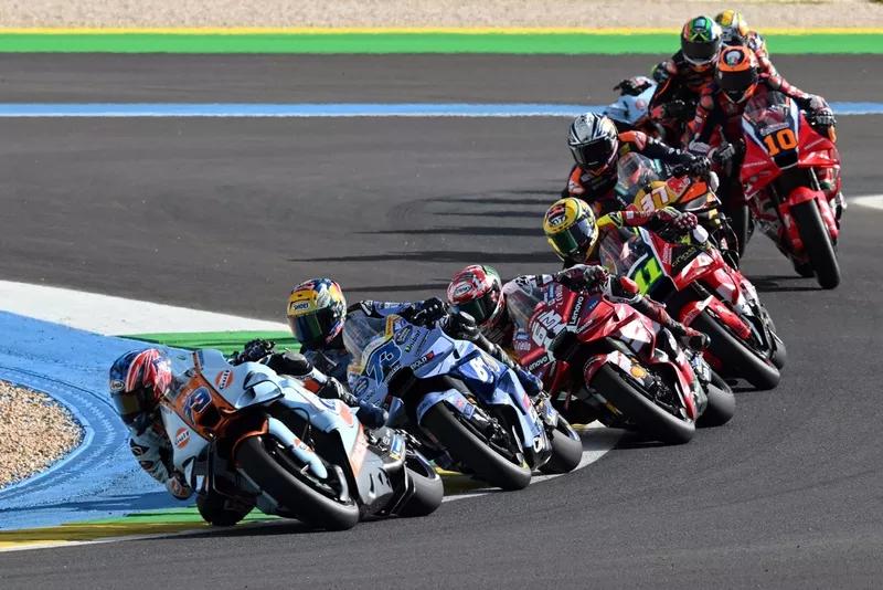 Ai Ogura devant Alex Marquez et Pecco Bagnaia