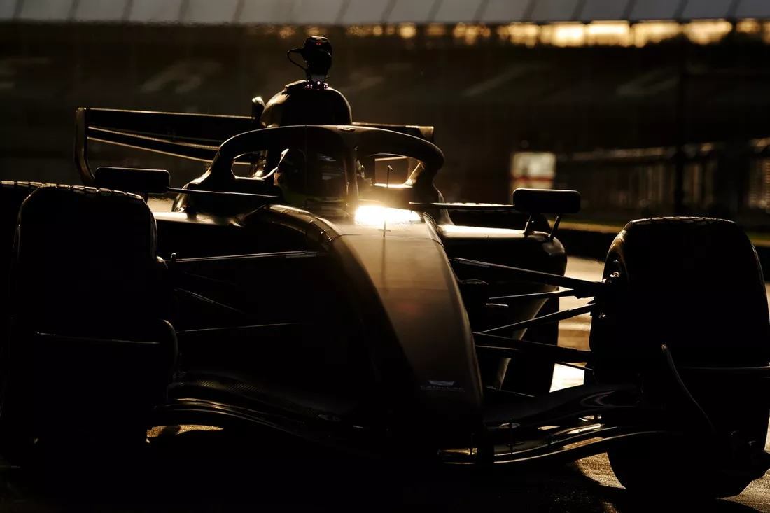 キャデラックF1最初の一歩！ シルバーストンでシェイクダウン F1