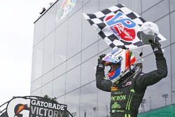 1. Pipo Derani, ESM Racing, beim Feiern