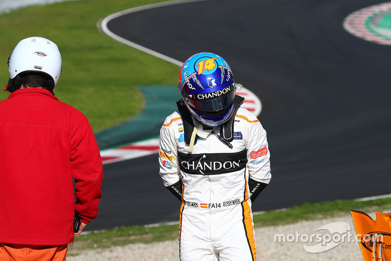 Fernando Alonso, McLaren MCL33, berhenti di pinggir trek