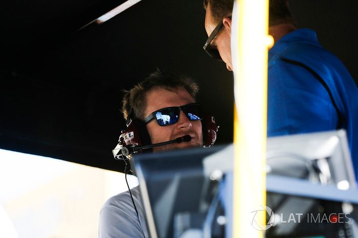 Peyton Manning and Dale Earnhardt Jr on the Alex Bowman, Hendrick Motorsports Chevrolet Camaro pit b