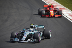 Valtteri Bottas, Mercedes AMG F1 W09, leads Kimi Raikkonen, Ferrari SF71H