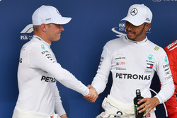 f1-hungarian-gp-2018-valtteri-bottas-mercedes-amg-f1-lewis-hamilton-mercedes-amg-f1-and-ki Hamilton não enfrenta dificuldades e vence na Hungria Esportes f1-hungarian-gp-2018-valtteri-bottas-mercedes-amg-f1-lewis-hamilton-mercedes-amg-f1-and-ki Hamilton não enfrenta dificuldades e vence na Hungria Esportes