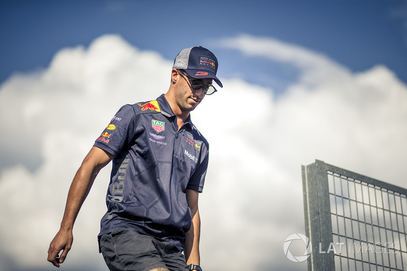 Daniel Ricciardo: "O início foi frenético e me deram uma pequena surra, mas consegui subir, então foi divertido"