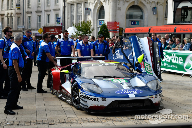 #69 Ford Chip Ganassi Racing Ford GT