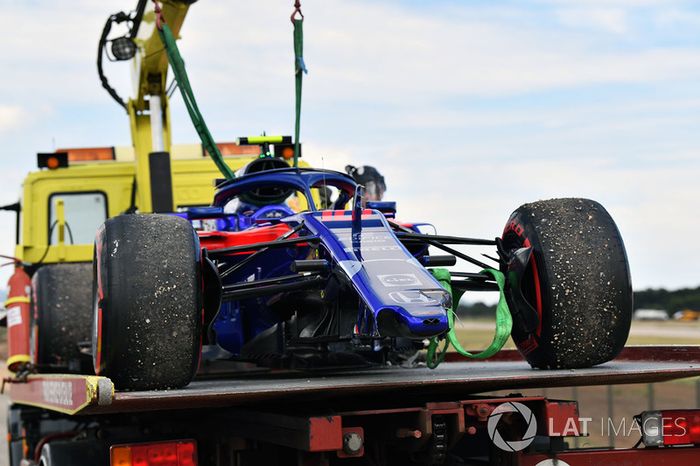 El coche accidentado de Pierre Gasly, Scuderia Toro Rosso STR13
