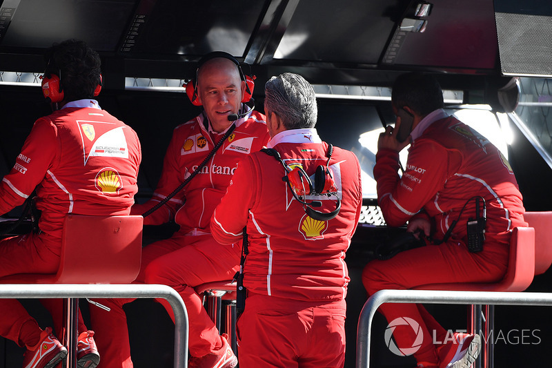 Jock Clear, Ferrari Şef Mühendisi ve Maurizio Arrivabene, Ferrari Takım Patronu