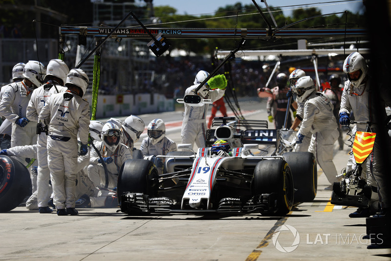 Felipe Massa, Williams FW40, deja el pit box