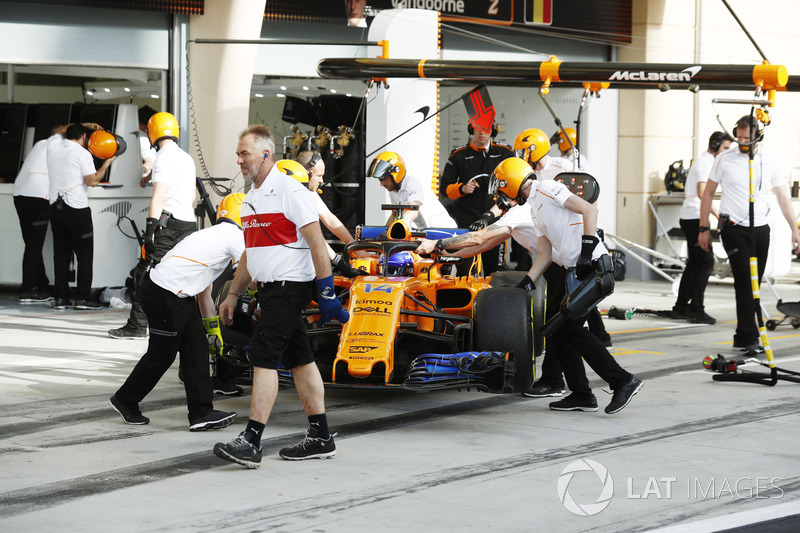 Fernando Alonso, McLaren MCL33 Renault, is returned to the garage by engineers