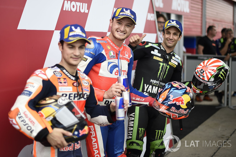 Los tres primeros clasificados: Dani Pedrosa, Repsol Honda Team, ganador de la pole Jack Miller, Pra