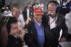 Temporada 2018 F1-spanish-gp-2018-toto-wolff-executive-director-business-mercedes-amg-niki-lauda-non-exec