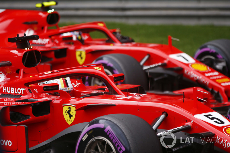 Ganador de la pole Sebastian Vettel, Ferrari, segundo Kimi Raikkonen, Ferrari