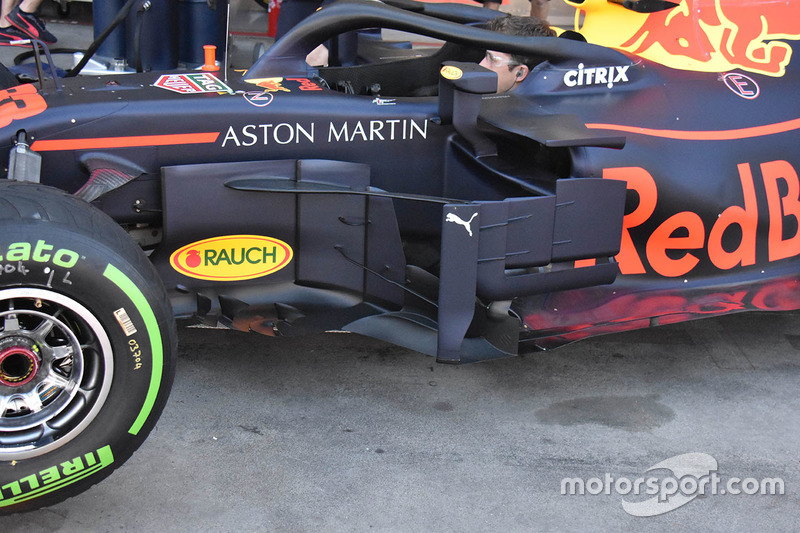 Detalle de la barcaza Red Bull Racing RB14