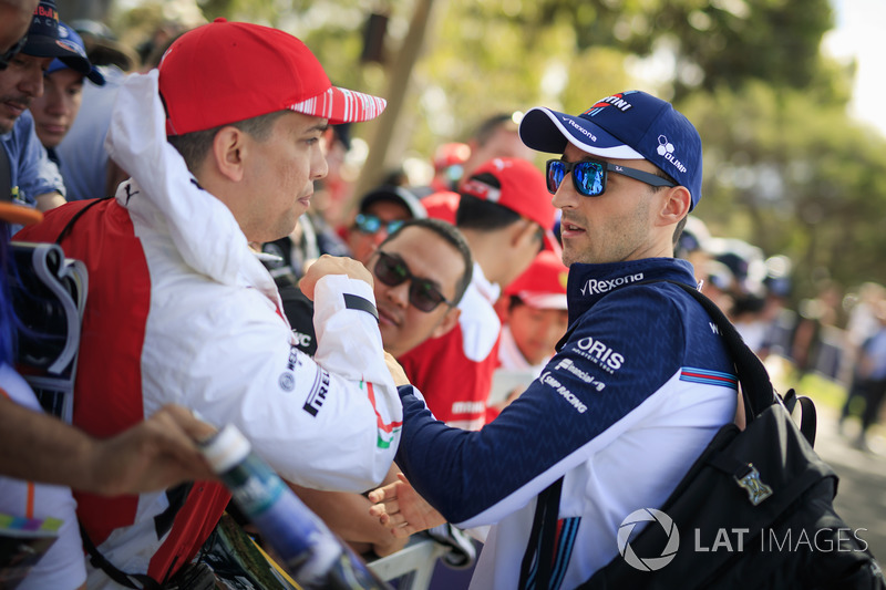 Robert Kubica, Williams signs autographs for the fans