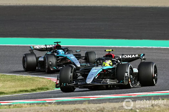 Lewis Hamilton, Mercedes F1 W15, George Russell, Mercedes F1 W15