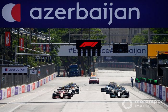 Arrancada Charles Leclerc, Ferrari SF21, Lewis Hamilton, Mercedes W12