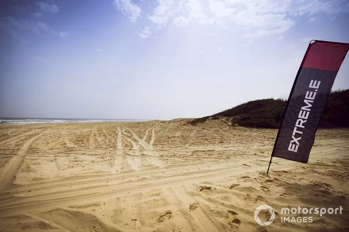 Señalización de Extreme E en la playa