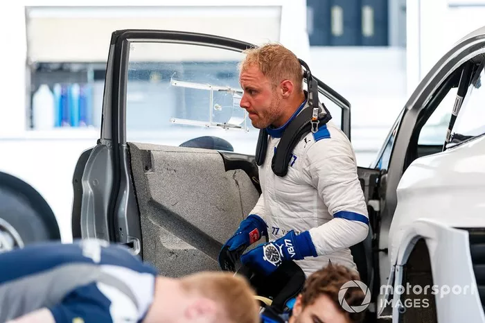 Valtteri Bottas prova la Ford Fiesta WRC del team M-Sport