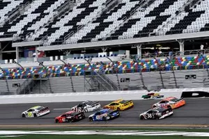 William Byron, Hendrick Motorsports, Chevrolet Camaro Axalta Patriotic leads a group 
