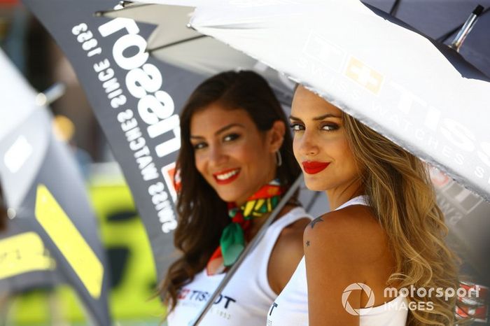 Chicas de la parrilla en Algarve