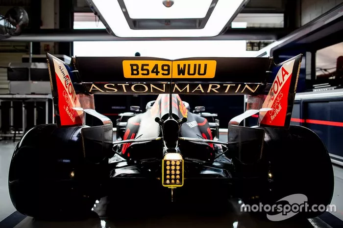 Red Bull Racing RB15 James Bond-livery