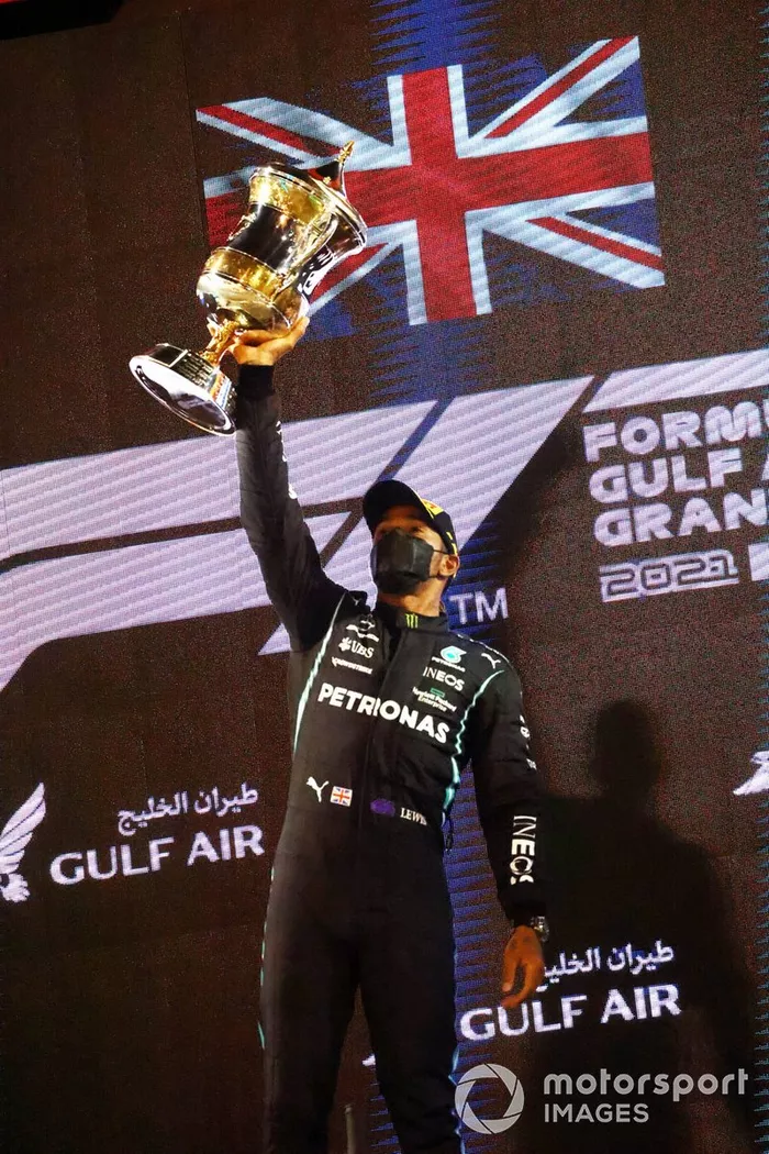 Podio: ganador Lewis Hamilton, Mercedes