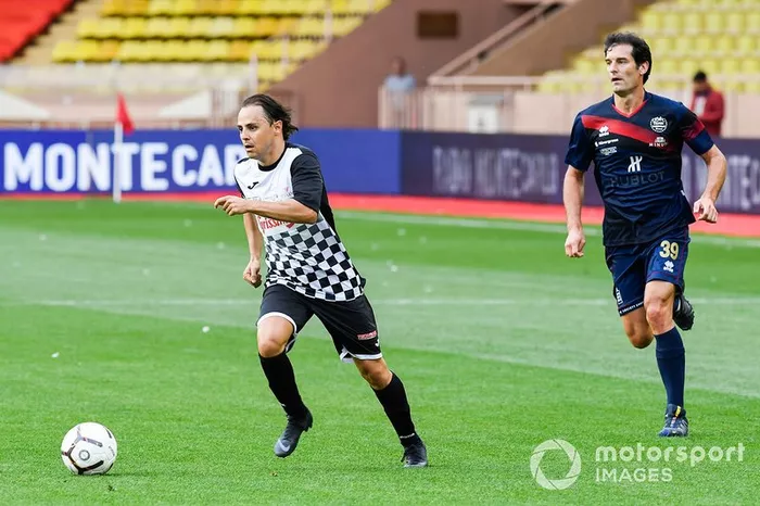 Felipe Massa jugando a fútbol