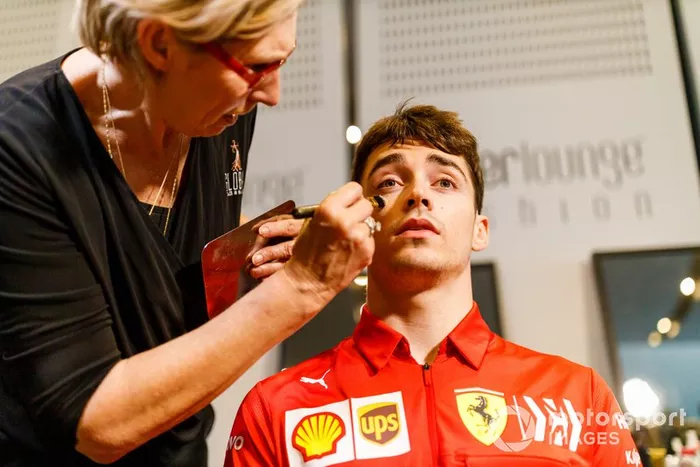 Charles Leclerc, Ferrari, maquillándose