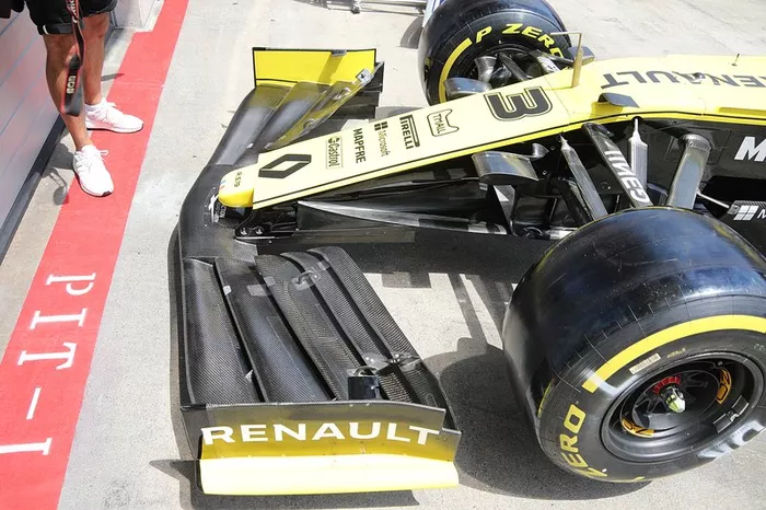 El alerón delantero del Renault R.S. 19
