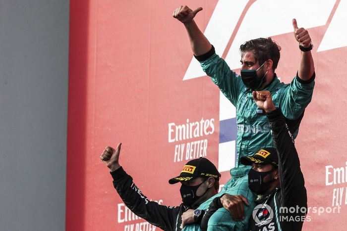 Valtteri Bottas, Mercedes-AMG F1, y Lewis Hamilton, Mercedes-AMG F1