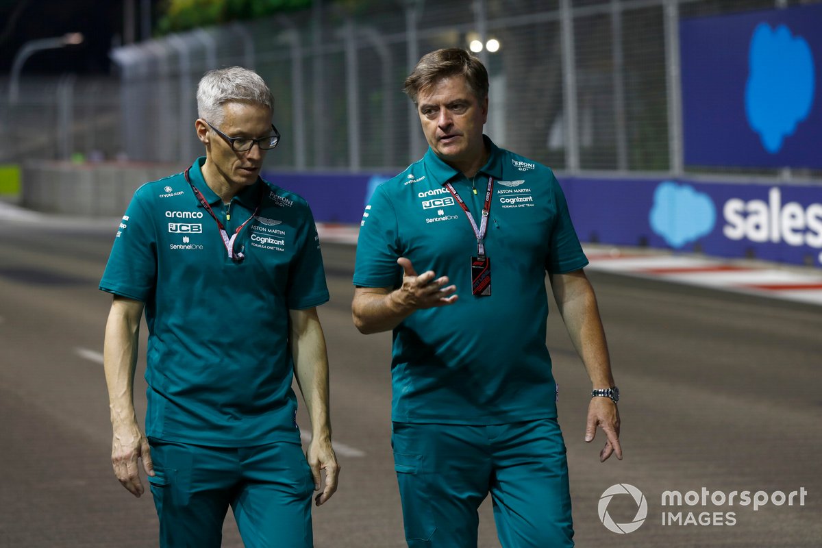 Mike Krack, team principal d'Aston Martin, avec Andy Stevenson, directeur sportif