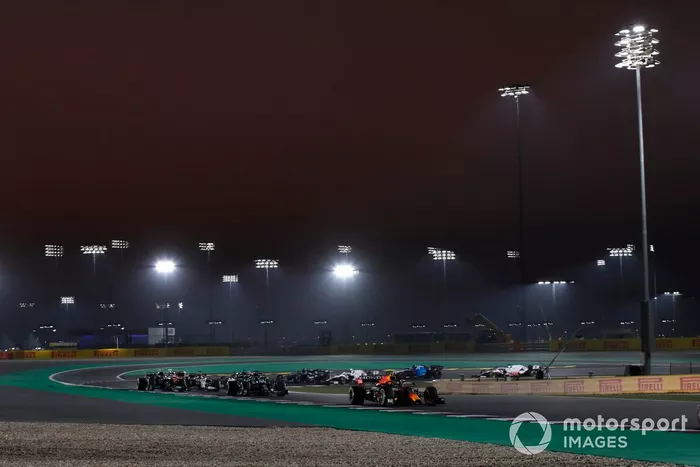 Max Verstappen, Red Bull Racing RB16B, Lance Stroll, Aston Martin AMR21