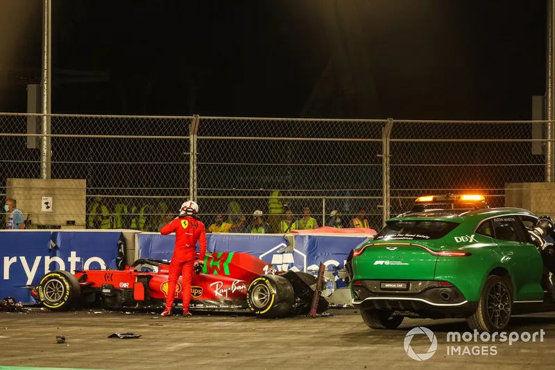 Charles Leclerc, Ferrari SF21, dopo l'incidente nelle FP2