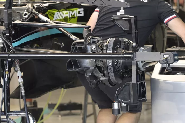 Detalle del freno delantero del Mercedes W12