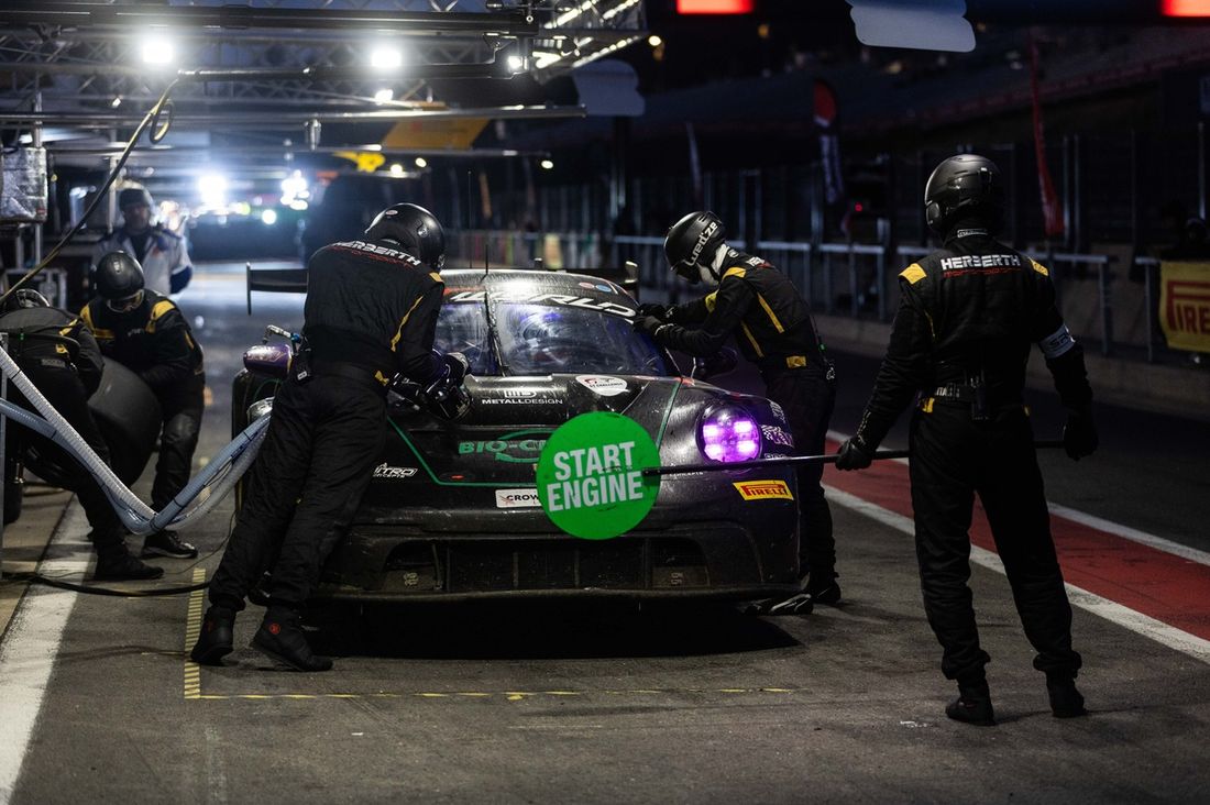#92 Herberth Motorsport Porsche 911 GT3 R (992) de Rolf Ineichen, Tim Heinemann, Joel Sturm