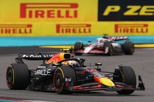 Esteban Ocon, Haas F1 Team, Yuki Tsunoda, Red Bull Racing Team