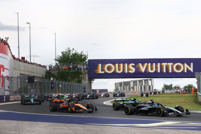 Lando Norris, McLaren, George Russell, Mercedes, Fernando Alonso, Aston Martin Racing