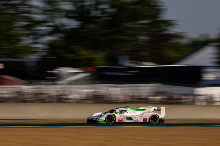  #99 Proton Competition Porsche 963: Neel Jani, Nicolas Pino, Nicolas Varrone