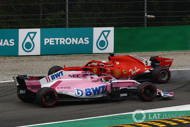 Sebastian Vettel, Ferrari SF71H en dirección contraria tras tocarse con Lewis Hamilton, Mercedes AMG F1 W09