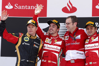 Podyum: 2. Kimi Raikkonen, Lotus F1, yarış galibi Fernando Alonso, Ferrari, Stefano Domenicali, Takım Patronu, Ferrari, 3. Felipe Massa, Ferrari